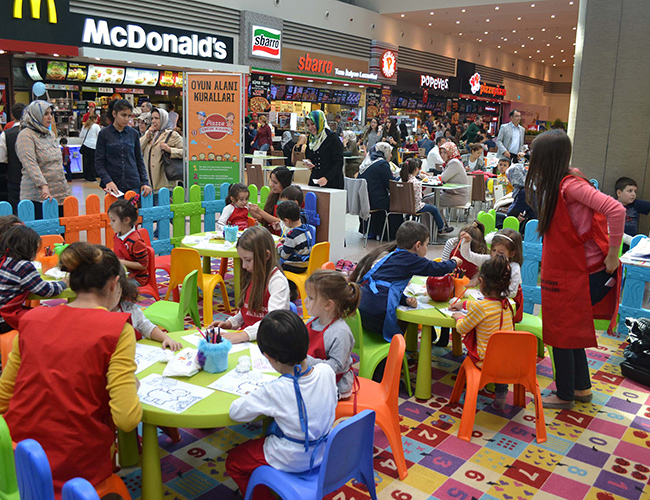 Sevimli Kuzular Piazza’da