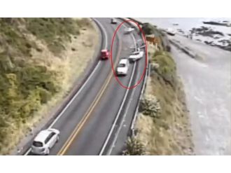 Tekneye çarpıp uçuruma yuvarlandı !