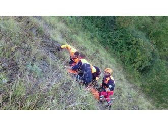 Manzarayı seyrederken uçuruma yuvarlandı