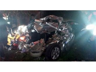 Otomobil tenekeye döndü: 1 ölü 2 yaralı!