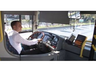 Genç kızın hayatını kurtaran kahraman şoförü yolcular kutladı