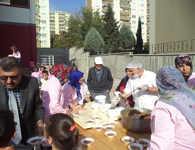 2000 Kişiye Aşure Şenliği