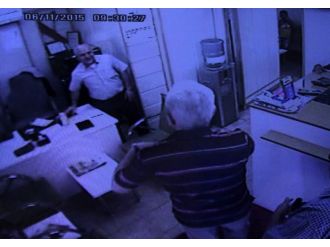 Fazladan aldığı 10 bin lirayı geri verdi