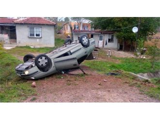 Otomobil takla attı, 4 öğrenci yaralandı