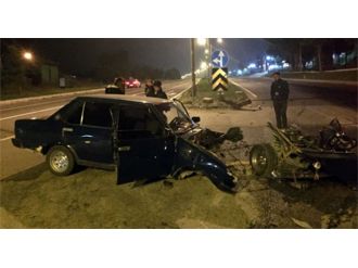 Paramparça olan otomobilden yara almadan çıktılar