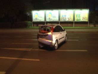 Yolun ortasında uyuya kalan sürücü trafiği birbirine kattı