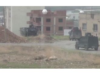 Öğrenciler çatışmalar nedeniyle bodrumda mahsur kaldı