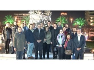 Atatürk için 12 saatlik sevgi nöbeti