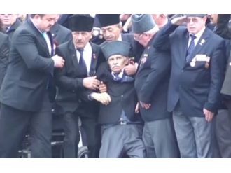 İstiklal Marşı okunurken bir anda yere yığıldı