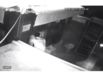 Hırsız güvenlik kamerasına yakalandı