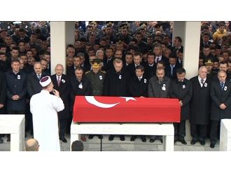 Şehidi son yolculuğuna devletin zirvesi uğurladı