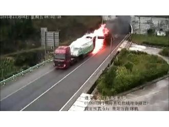 Tünelden yanarak çıktı