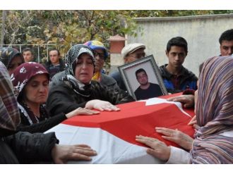 Kayıp denizcinin cenazesi 1 yıl sonra defnedildi