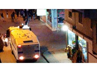İzinsiz yürüyüşe polis müdahalesi