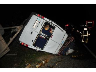 İşçileri taşıyan minibüs ile kamyonet çarpıştı: 9 yaralı