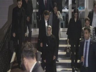 Sare Davutoğlu’ndan şehit evine taziye ziyareti