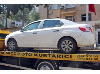 Otomobile 4 kişi ve 9 koyun bindi !