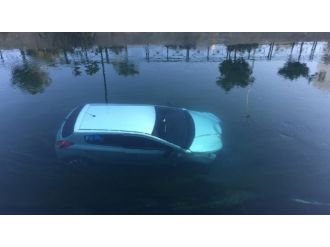 Ronaldo’ya çarptı, sulama kanalına uçtu