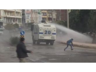 HDP’li vekillerden izinsiz yürüyüş ! Silvan’da polis müdahelesi