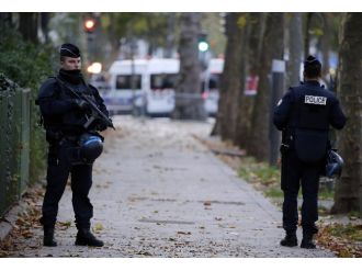 Paris’te askerler sokağa indi