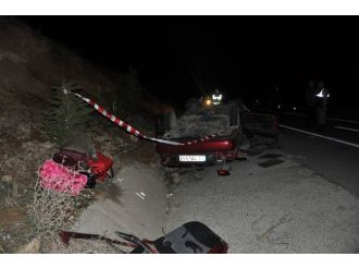 Domuza çarpan araç takla attı: 5 yaralı