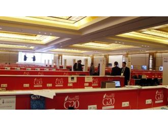 Zirve salonunda bomba alarmı