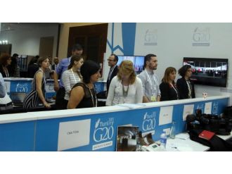G-20’deki gazetecilerden saygı duruşu