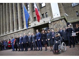 Avrupa saygı duruşunda