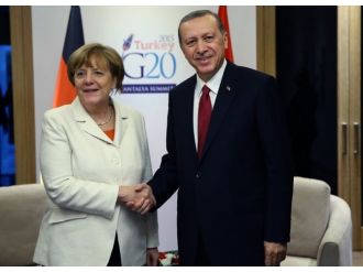 Erdoğan Merkel’le görüştü