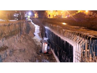 Takla atan otomobil 10 metrelik çukura uçtu: 3 yaralı