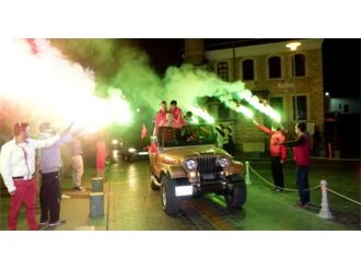 Dünya şampiyonuna görkemli karşılama