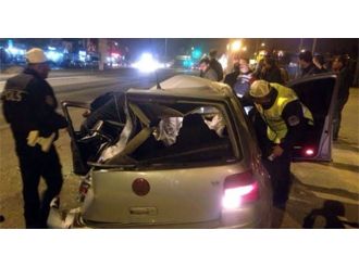 Otomobil park halindeki TIR’a çarptı: 2’si ağır 4 yaralı