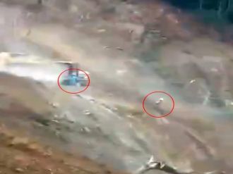 Toprak kayması 2 işçiyi böyle yuttu !