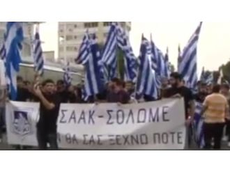 Fanatik Rumlardan Türk tarafına taşlı saldırı