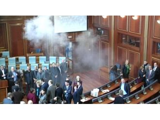 Kosova’da bu kez Meclis hem sokaklar karıştı