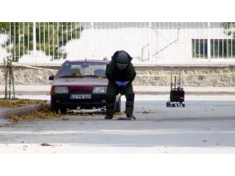 Polisin otomobilinin altında bomba bulundu