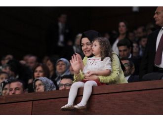 Vekil yakınları Meclis’e akın etti