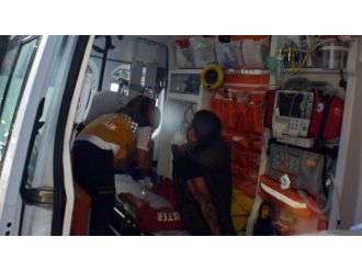 Sokakta ateş açarken kendisini vurdu