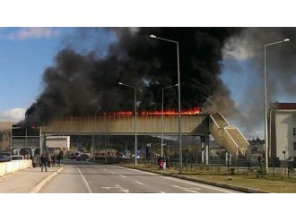 Üst geçit küle döndü