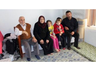 Suriyeli aileye evini açtı