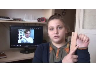 Öğretmeni cetvelle elini kırdı