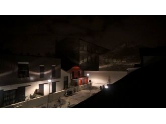 Paris’te yankılanan silah sesleri amatör kamerada