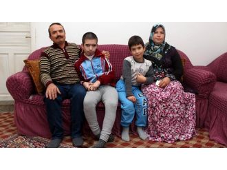 Yarım kalan evleri için yardım bekliyorlar