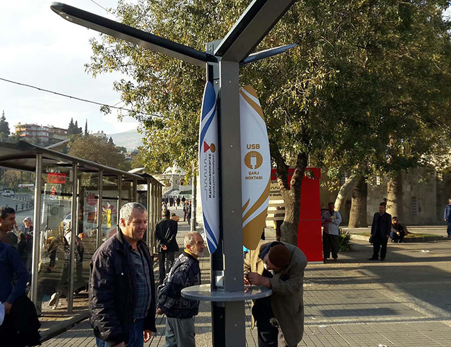 Akıllı Solar Direkler Hizmete Girdi