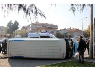 Minibüs devrildi: 7 yaralı