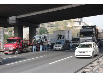 İstanbul’da zincirleme kaza: TEM’de trafik felç !