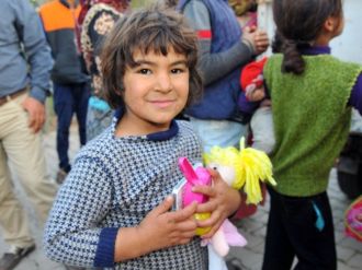 Suriyeli çocukların oyuncak mutluluğu