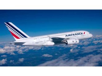 Paris uçağı İstanbul’a acil iniş yaptı