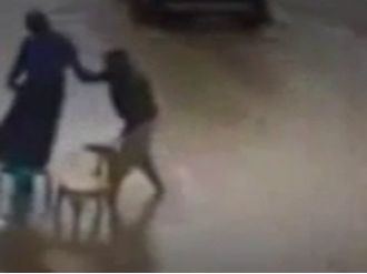 Her şey eşi ıslanmasın diye