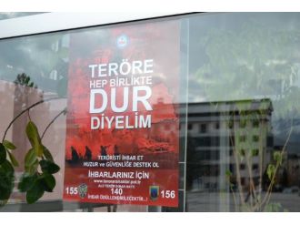 Hakkari’de kamu binalarına bu afişler asıldı